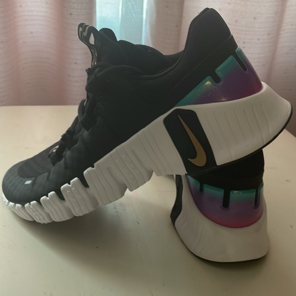 Women Nike Metcons Size 8